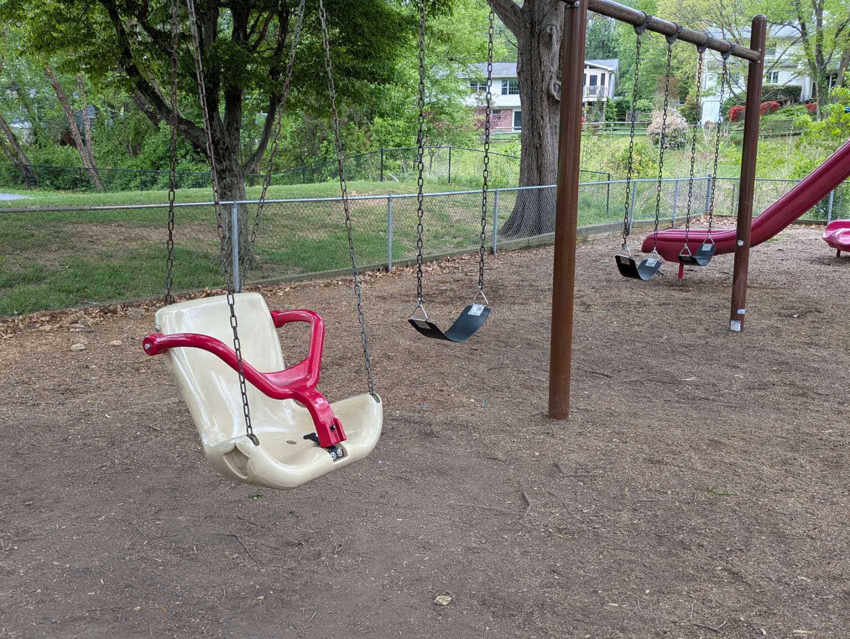 Gaithersburg MD 家庭幼儿园 户外游乐场儿童秋千设施